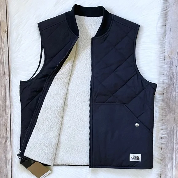 The North Face Women’s Cuchillo Reversible Navy Vest - Picture 2 of 9